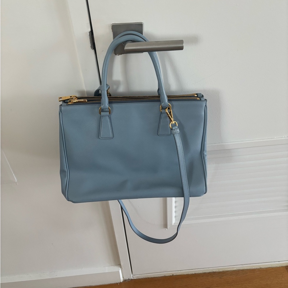 Prada Saffiano Large Double Zip Tote in Powder Blue (“Astrale”) Gold Hardware - Picture 5 of 16